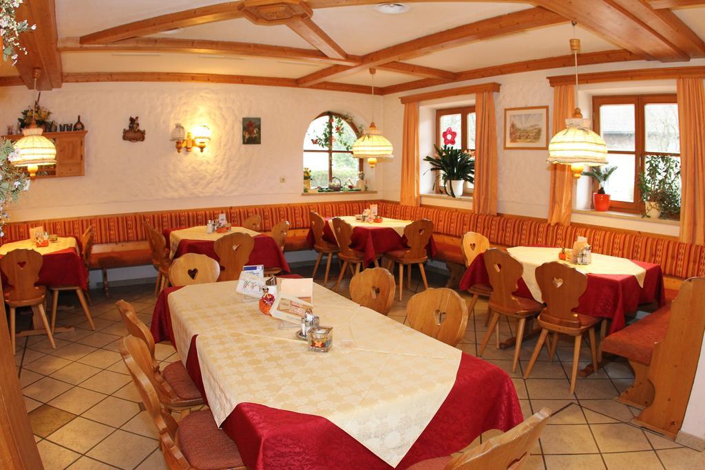 Landgasthof Spitzerwirt Sankt Georgen im Attergau Exterior photo